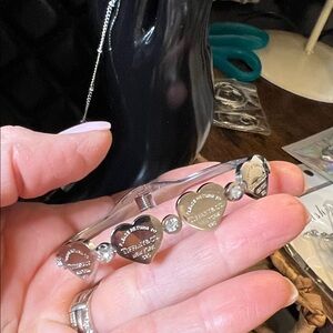 Chic Heart Charm Bracelet in Silver